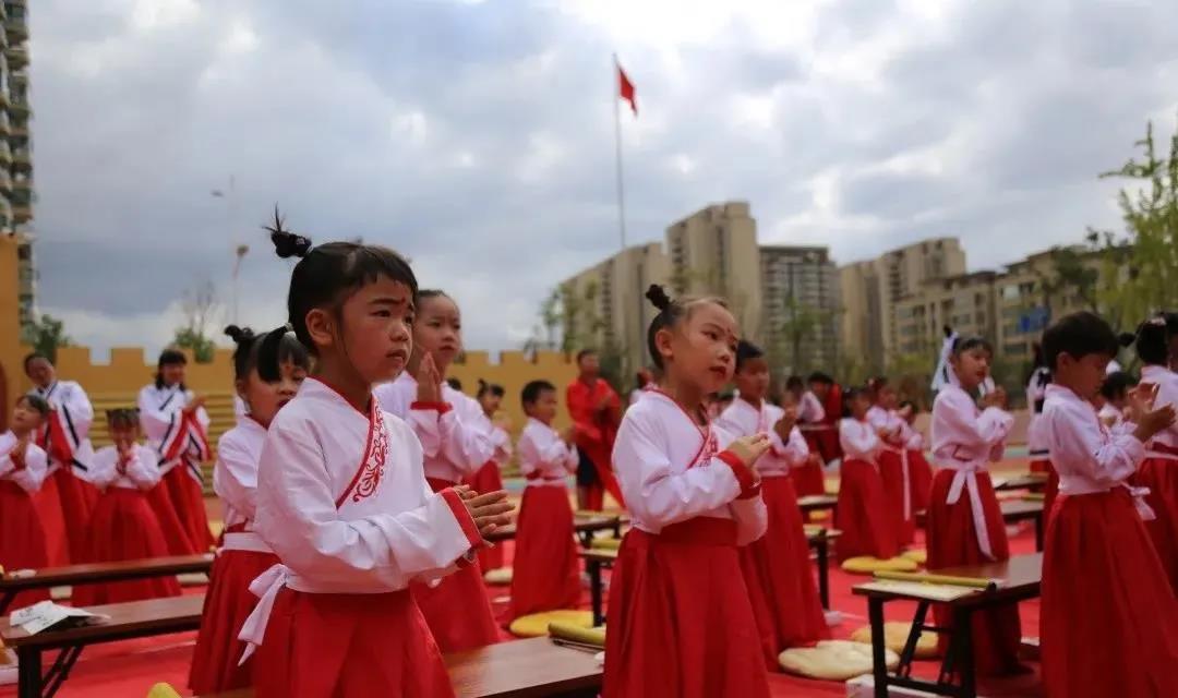 昆明市斗南街道中心幼儿园国学毕业典礼2.jpg