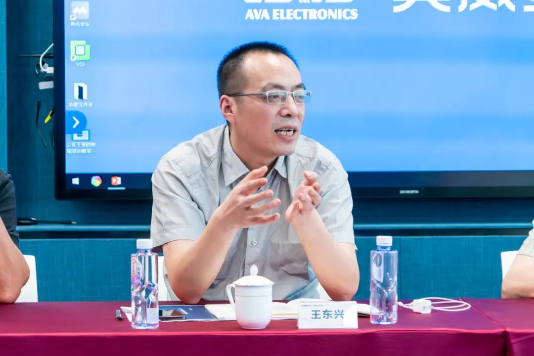 王东兴赴国新文化所属企业奥威亚调研2.jpg