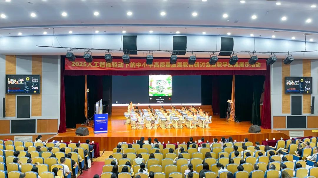 观课老师实时查看课堂数据的变化.jpg 观课老师实时查看课堂数据的变化.jpg