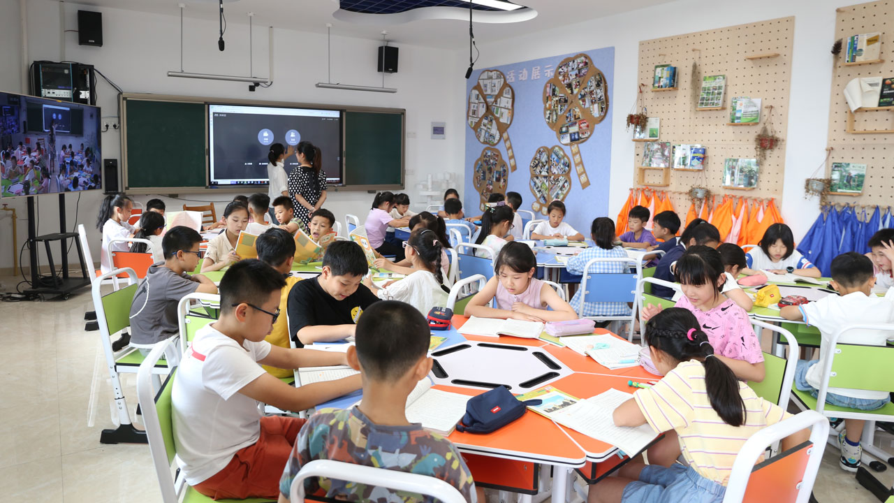 建三个课堂就选奥威亚,专递课堂与网络研修相结合，创新“互联网+”结对帮扶